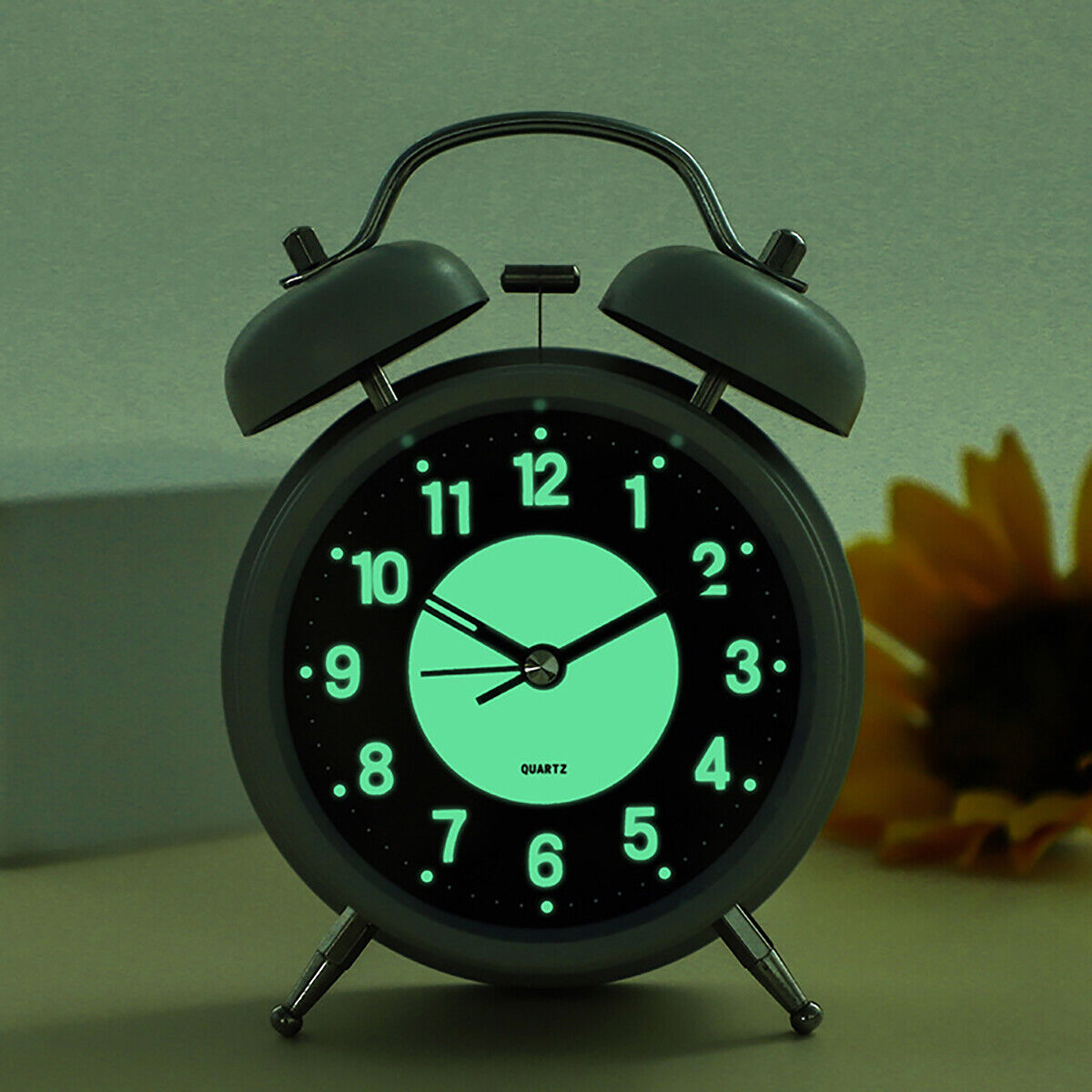 ساعة منبه معدنية قديمة بجرس مز - مراجعة Vintage Alarm Clock وسعره