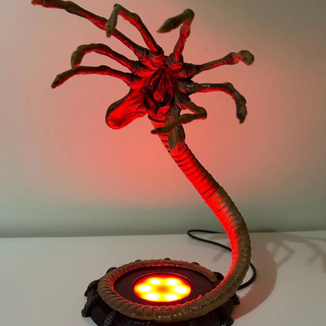 مصباح على شكل وجه كائن فضائي،  - مراجعة Home Decor Com وسعره