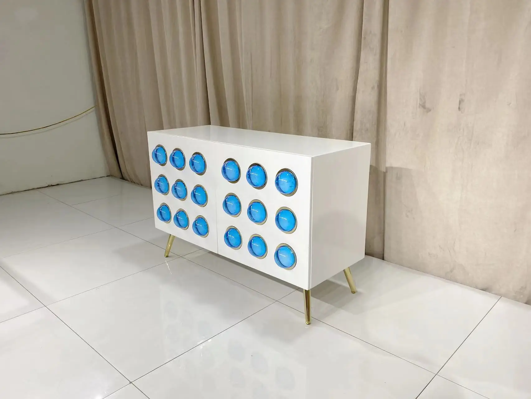 خزانة جلوبو من جوناثان أدلر لع - مراجعة Home Decor White وسعره